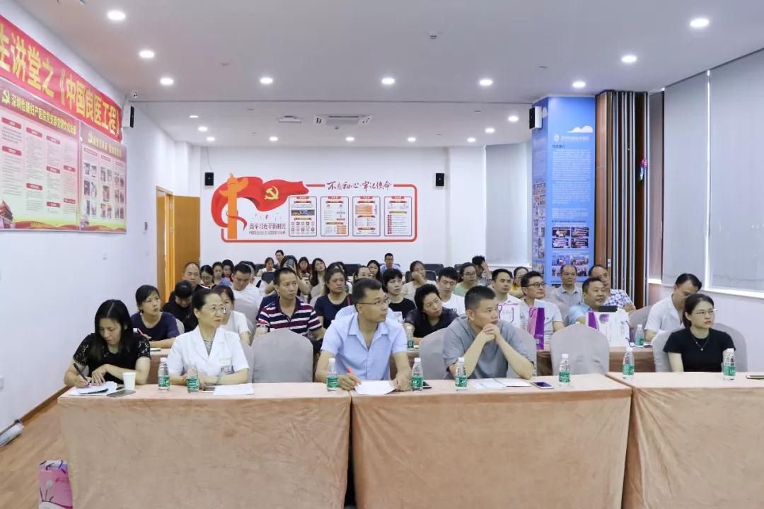 《中國良醫(yī)工程》在我院圓滿落幕——學(xué)員們認(rèn)真聽講座 《中國良醫(yī)工程》在我院圓滿落幕——學(xué)員們認(rèn)真聽講座